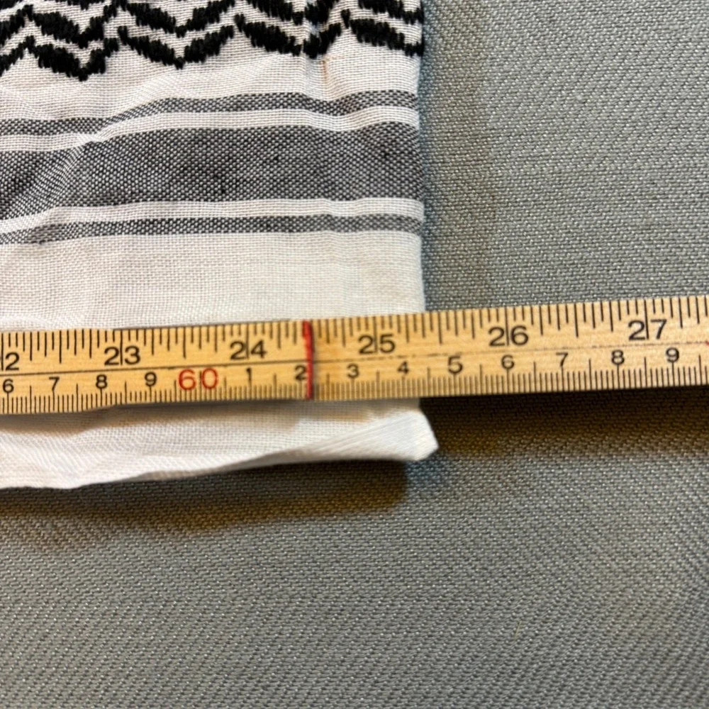 Unbranded Black White Keffiyeh Scarf Shemagh Desert Wrap Pom Pom 48x24.5 2247